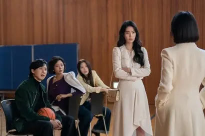 학창시절 문동은을 비롯한 ‘사회적 약자’ 포지션의 친구들을 잔혹하게 괴롭혔던 패거리들. 그들은 성인이 되어 복수의 칼을 갈고 돌아온 문동은의 판에 제대로 걸려든다. 사진=넷플릭스 제공