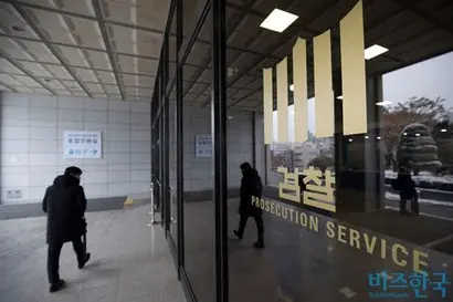 이번 사건을 공정거래조사부에 배당한 것을 두고 법조계에서는 기소 가능성도 염두에 둔 행보라는 분석이 나온다. 서울중앙지검 입구. 사진=이종현 기자