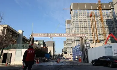 지난해 12월 분양한 둔촌주공아파트(올림픽파크 포레온)는 전매제한 기간이 8년에서 1년으로 줄어 올해 12월부터 분양권 매매가 가능하다. 사진=박정훈 기자