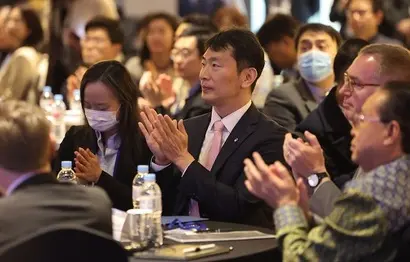 이복현 금융감독원장이 지난 13일 서울 여의도 전경련회관에서 열린 ‘FSS SPEAKS 2023’ 행사에 참석해 박수를 치고 있다. 사진=연합뉴스