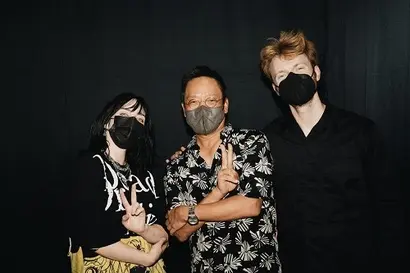 2022년 8월 ‘현대카드 슈퍼콘서트 26: 빌리 아일리시’ 개최 당시 정태영 현대카드 부회장(가운데)은 빌리 아일리시(왼쪽)와 찍은 사진을 개인 SNS에 올렸다. 사진=정태영 현대카드 부회장 개인 SNS