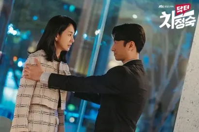 이 드라마에서 가장 이해가 안 가는 인물은 서인호와 20년 가까이 불륜을 저지르는 최승희일 것이다. 병원 재벌의 딸인 최승희가 아비 없는 자식을 낳아 기르면서까지 서인호에게 집착하는 이유를 알다가도 모르겠다.