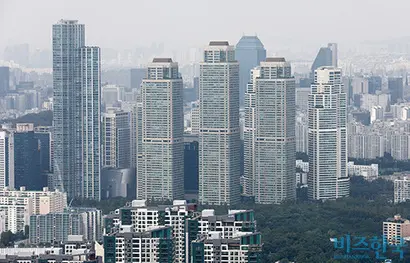 서울 강남구 대모산에서 바라본 강남 아파트 일대. 사진=박정훈 기자