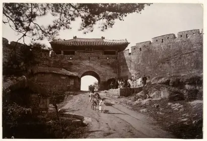 헤르만 산더가 촬영한 1900년대 초 혜화문. 사진=국립민속박물관 제공