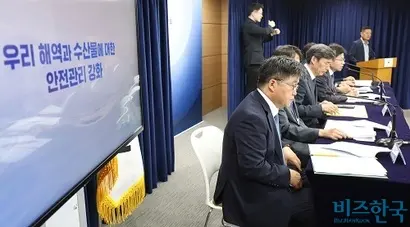 6월 27일 유국희 원자력안전위원회 위원장이 후쿠시마 오염수 방류 관련 일일 브리핑 및 향후 계획 브리핑을 하고 있다. 전문가들은 생활 방사선 대응에 대한 원안위의 역할이 부재하다고 비판한다. 사진=임준선 기자