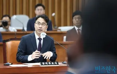 권영준 대법관 후보자가 지난 11일 오전 국회에서 열린 인사청문특별위원회 전체회의에서 의원 질의에 답변하고 있다. 사진=박은숙 기자