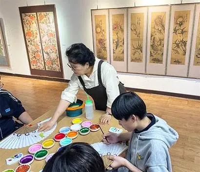 가회민화박물관에서 운영하는 체험 프로그램. 8월 19일까지는 박물관 미술관 주간으로 전화로 예약하면 입장료와 체험료가 무료다. 사진=가회민화박물관 제공