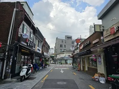 27일 오후 2시께 방문한 장충단길은 인적이 드물었다. 사진=김초영 기자