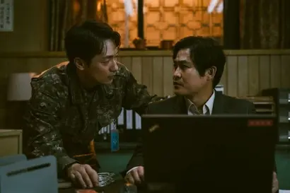시즌1에서 각각 전출과 징계를 받으며 자취를 감추거나 분량이 줄어들지 않을까 염려됐던 임지섭 대위와 박범구 중사는 시즌2에서 아예 한호열-안준호 못지않는 콤비로 활약한다. 사진=넷플릭스 제공