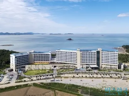 대한토지신탁은 지난 28일 전남 신안군 자은도씨원아일랜드 리조트(사진)와 부속 창고, 일대 토지를 총 1243억 원에 공매로 내놨다. 사진=신안군 제공
