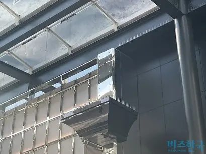 엔터식스 안양역점에 설치된 버드스파이크. 사진=전다현 기자
