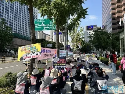 지난 4일 서울 중구 하나은행 본사 앞에서 진행된 사전집회. 사진=강은경 기자