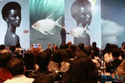 변사범 ​Plus X ​창업자는 AI를 통해 다양한 모델과 광고 이미지를 생성해냈다. 사진=임준선 기자