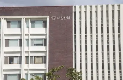 경찰의 압수수색에 대해 태광그룹이 이 전 회장과의 연관성을 부인하며 전임 경영진의 비위 문제를 꺼내들었다. 서울 중구 동호로 310에 위치한 태광산업 본사. 사진=이종현 기자