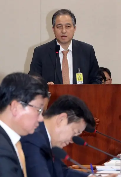 2016년 공정거래위원회 국정감사에 참석한 김기유 전 티시스 대표(당시 태광그룹 경영기획관리실장).사진=연합뉴스
