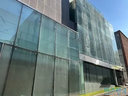 지난 10월 16일 이수만 전 SM엔터테인먼트 총괄프로듀서가 매입한 청담동 건물. 사진=전다현 기자