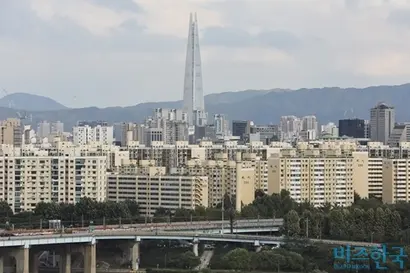 재건축사업이 예정된 서울 강남구 압구정동 현대아파트 모습으로 기사 특정 내용과 관련 없음. 사진=박정훈 기자