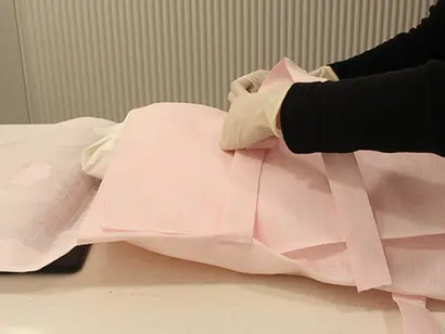 반려동물 염습 모습. 사진=몽몽이 M파크 제공