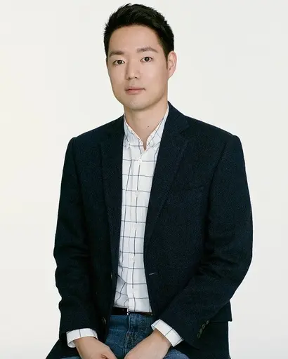 정몽윤 현대해상 회장의 장남 정경선 씨(사진)가 CSO 전무로 경영일선에 나서는 가운데 그가 창업한 투자사 HGI도 현대해상 자회사 현대씨앤알이 인수해 승계 시나리오라는 말이 나온다. 사진=현대해상 제공
