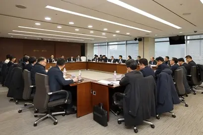 태영건설은 워크아웃 개시여부 결정을 하루 앞둔 10일 산업은행에서 열린 주요 채권자 회의(사진)에서 채권자들을 상대로 워크아웃 추진 방향과 자구 계획 등을 설명하고 워크아웃 개시를 호소했다. 사진=산업은행 제공