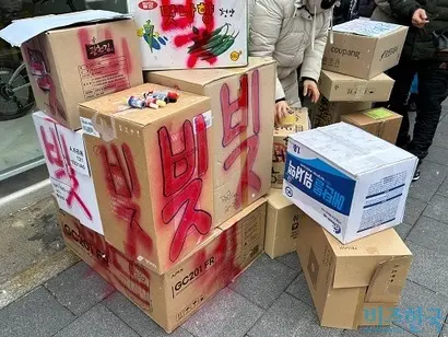 집회 현장에서는 아도인터내셔널 다단계 사기피해자 연합을 시작으로 각 피해자 연합이 발언을 이어갔다. 사진=강은경 기자