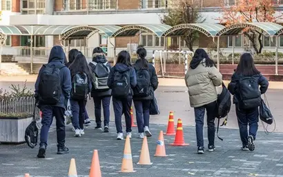 교복의 경우 시도교육청에서 협의해 상한가를 책정하는 반면, 체육복은 업체 자율로 가격을 책정한다. 지원금 확대 정책이 시행되면서 업체가 체육복 가격을 크게 인상할 수 있다는 우려도 커지고 있다. 사진=최준필 기자