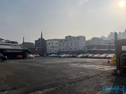 서울시가 지하화하기로 결정한 장안동 택시차고지. 택시 주차장뿐 아니라 정비시설이 함께 있다. 사진=전다현 기자