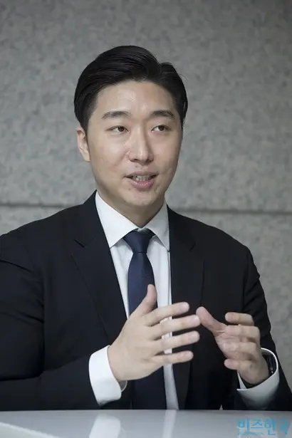 지난 15일 서울 국회 의원회관에서 김용만 대한민국임시정부기념사업회 이사를 만났다. 공군 출신인 그는 김구 선생의 증손자로 더불어민주당의 여덟 번째 영입인사다. 사진=이종현 기자