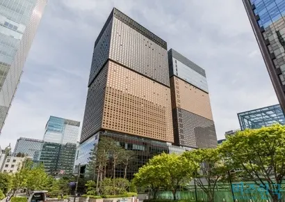 사모펀드 MBK 파트너스가 엑시트를 위해 원가를 줄이고 매출을 늘리려는 것 아니냐는 목소리가 나온다. 사진은 MBK 파트너스 서울 사무소가 위치한 종로구의 D타워. 사진=최준필 기자
