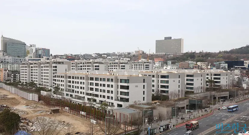 장윤정·도경완 부부는 2021년 3월 나인원한남 아파트를 50억 원에 공동명의로 분양 받았다가 이번 매각으로 약 3년 2개월 만에 70억 원의 투자 수익을 거뒀다. 사진=임준선 기자