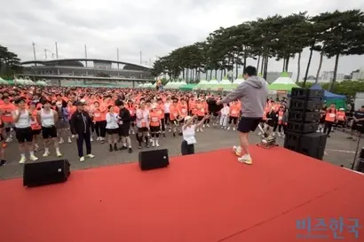 시상식을 마친 후에는 사회자 오인택 씨의 진행으로 ‘애프터파티’가 이어졌다. 사진=이종현 기자