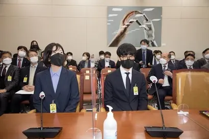지난 2022년 국회 과학기술정보방송통신위원회 국정감사에 증인으로 출석한 최수연 네이버 대표(왼쪽)와 이해진 네이버 글로벌투자책임자(GIO). 사진=이종현 기자