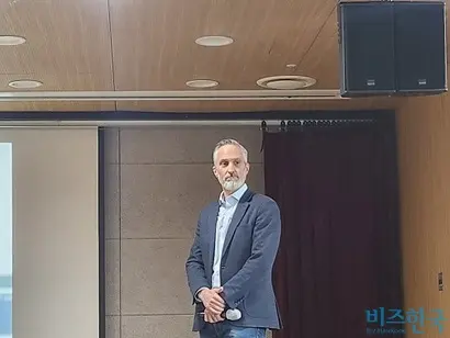 최근 한국을 방문해 강연한 매튜 조이너 고스트로보틱스 비즈니스 개발 부사장(CRO). 사진=전현건 기자