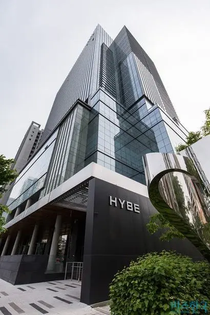 서울 용산구 하이브 사옥. 이번 사태의 경과를 보면 하이브 소속 아이돌 그룹이나 연습생, 나아가 다른 회사 아이돌 그룹이나 연습생에 대한 배려는 전혀 없어 보인다. 사진=최준필 기자
