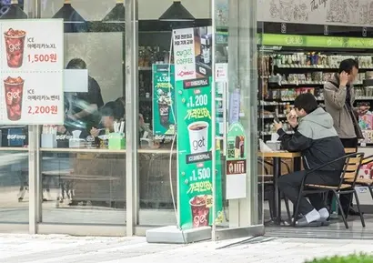 편의점 시장 경쟁이 치열해지면서 가맹본사들이 가맹점과의 상생보다 본사 이익을 확대하는 정책을 펼친다는 지적이 이어진다. 사진=최준필 기자