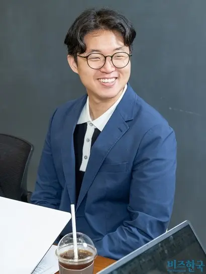 인터뷰하는 유태균 관세사. 유 관세사는 젊은 시각에서 직종 간 소통이 필요하다고 말한다. 사진=최준필 기자