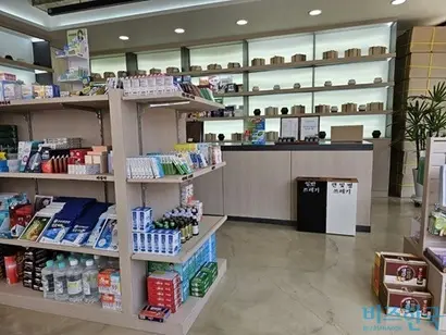 한약 상담 조제와 일반의약품 판매를 같이 하는 서울의 한 한약사 개설약국 내부. 사진=김초영 기자