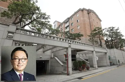 재계 22위 미래에셋 박현주 회장이 2001년에 분양받은 방배동 월드빌리지.  사진=비즈한국DB, 미래에셋