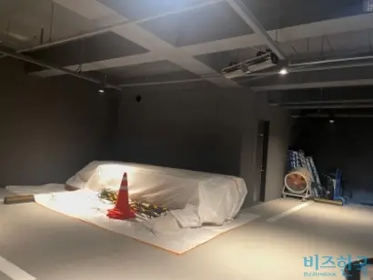 지하 주차장 적재물. 사진=양휴창 기자