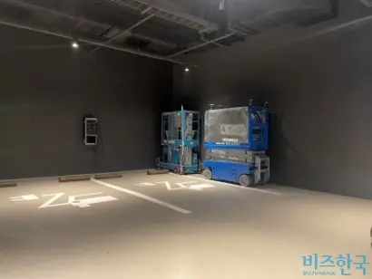 지하 주차장 적재물. 사진=양휴창 기자