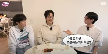 1시간 가까운 러닝타임의 기존 ‘핑계고’와 달리 좁은 사무실 테이블에서 30분 남짓 진행하는 코너 ‘미니 핑계고’. 짧게 치고 빠지는 이 ‘미니 핑계고’에서 어마무시한 입담과 재기를 자랑하는 이들이 꽤 있는데, 페퍼톤스는 유재석을 들었나 놨다 하며 ‘킹받게’ 만들며 보는 이의 폭소를 이끌어냈다. 사진=유튜브 채널 ‘뜬뜬’​ 화면 캡처