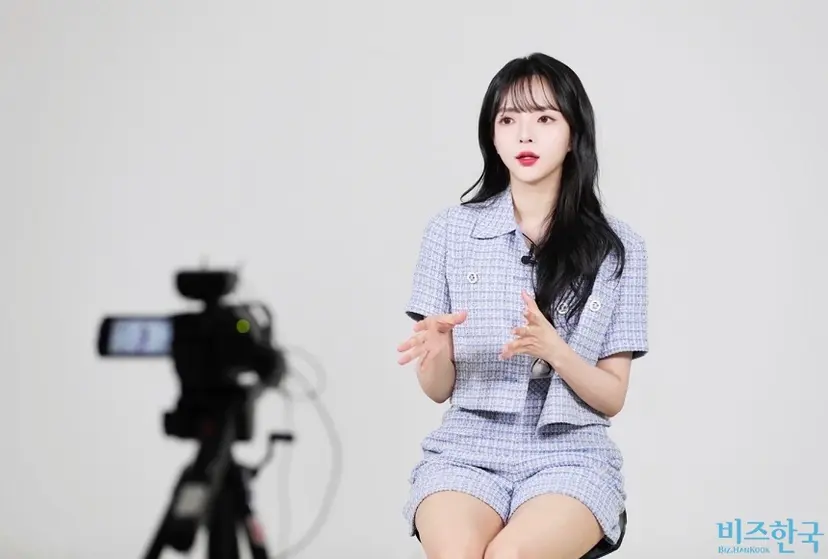아이돌과 연습생을 위한 시스템은 존재할까? 걸그룹 ‘단발머리’ 멤버였던 유정이 지난 4월 18일 비즈한국과 인터뷰하고 있다. 사진=박정훈 기자