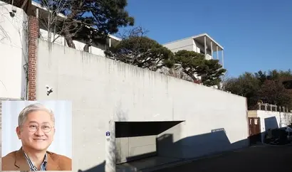재계 59위 아모레퍼시픽 서경배 회장은 이태원언덕길에 위치한 단독주택에 거주하며, 신동윤 율촌화학 회장과 삼성 오너 일가를 이웃으로 두고 있다. 사진=아모레퍼시픽, 비즈한국DB