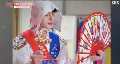 동생을 대신해 무당의 운명을 받아들였다는 이홍조. 처음 운명패를 선택한 최한나와 이끌리는 상대인 함수현 사이에서 고민하는 모습을 보였다. 사진=SBS 제공