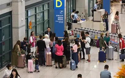 엔데믹 이후 해외 관광객 수가 크게 늘었지만 면세업계는 실적을 회복하지 못했다. 중국인 단체관광객이 줄어들고, 관광객들의 쇼핑 패턴이 달라졌기 때문이다. 사진=최준필 기자