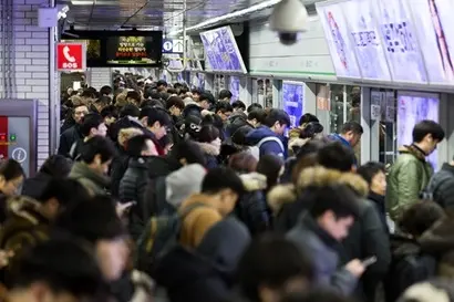 서울 지하철 2호선에는 잠실, 강남, 홍대입구, 신도림역(사진) 등 승하차 인원 최상위 역이 다수 포함돼 있다. 사진=최준필 기자