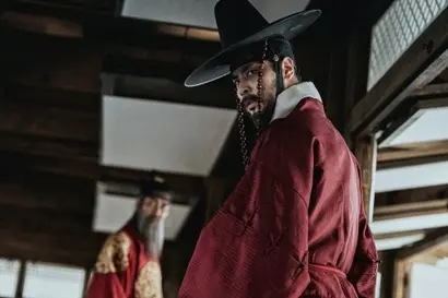 천영과 동무처럼 지냈던 종려는 천영을 오해하며 흑화한다. 영화에서 감정의 파고가 가장 높은 인물로, 박정민은 다채로운 감정 변화를 펼쳤다. 사진=넷플릭스 제공