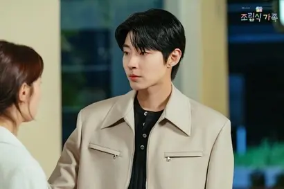 ‘조립식 가족’의 근간은 가족 드라마지만, 후반부엔 산하와 주원의 로맨스가 상당 부분 담긴다. 가족처럼 함께 지낸 사이에서 연인으로 발전하는 과정을 황인엽이 무리없이 표현해낸다.