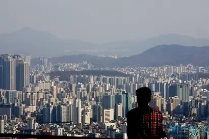 올해 대형 건설사가 지은 아파트 청약 실적이 수도권과 비수도권에서 극명하게 엇갈렸다. 남산에서 바라본 서울 아파트 단지 전경. 사진=임준선 기자