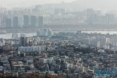 국내 양대 건설사인 삼성물산과 현대건설 영업 실적이 전년 대비 악화한 것으로 나타났다. 사진은 올해 양사가 1월 수주 경쟁을 펼친 서울 용산구 한남4구역 재개발사업지 전경. 사진=최준필 기자